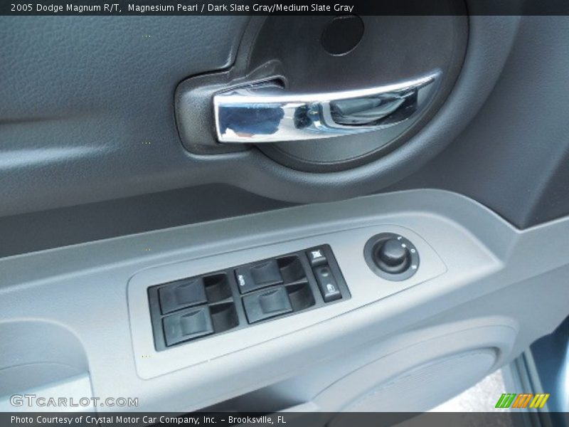 Magnesium Pearl / Dark Slate Gray/Medium Slate Gray 2005 Dodge Magnum R/T