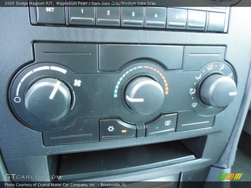 Magnesium Pearl / Dark Slate Gray/Medium Slate Gray 2005 Dodge Magnum R/T