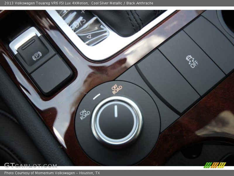 Cool Silver Metallic / Black Anthracite 2013 Volkswagen Touareg VR6 FSI Lux 4XMotion