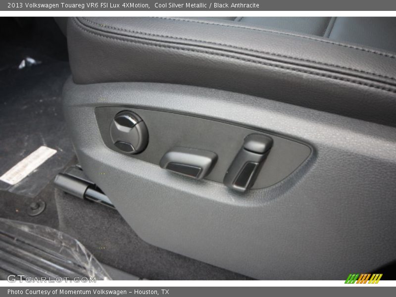 Cool Silver Metallic / Black Anthracite 2013 Volkswagen Touareg VR6 FSI Lux 4XMotion