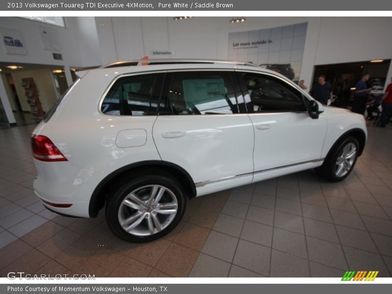 Pure White / Saddle Brown 2013 Volkswagen Touareg TDI Executive 4XMotion