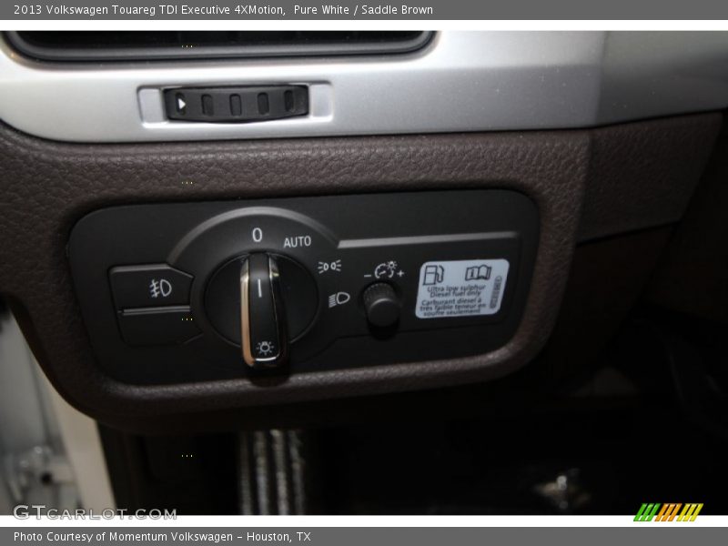 Pure White / Saddle Brown 2013 Volkswagen Touareg TDI Executive 4XMotion