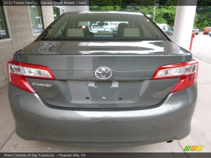 Cypress Green Metallic / Ivory 2013 Toyota Camry L