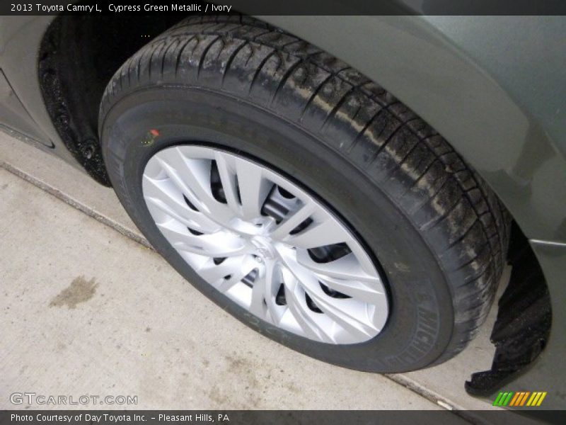 Cypress Green Metallic / Ivory 2013 Toyota Camry L