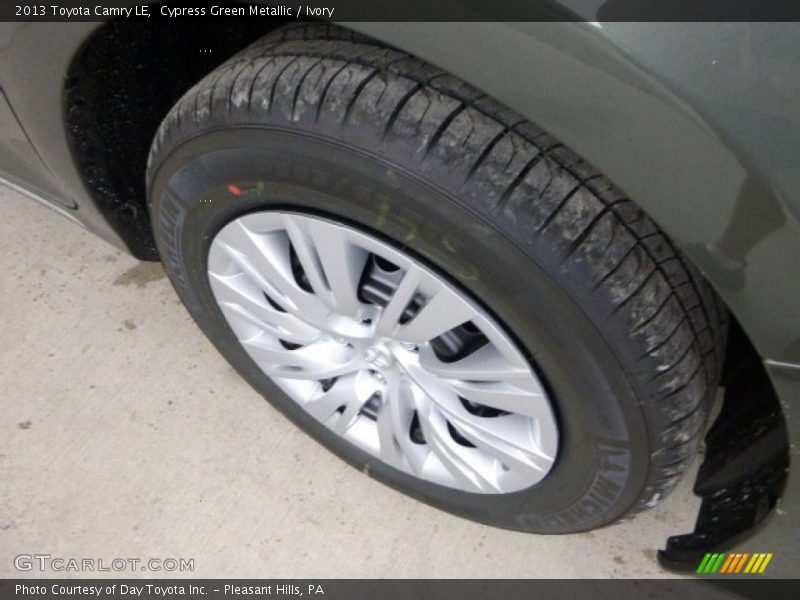 Cypress Green Metallic / Ivory 2013 Toyota Camry LE