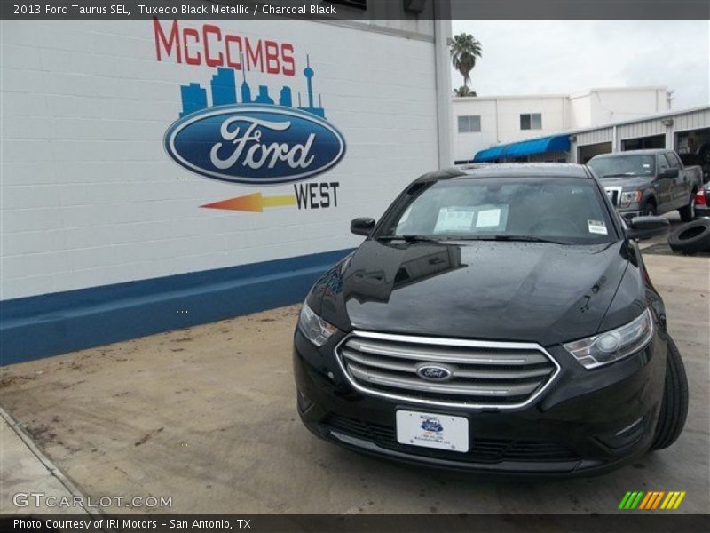 Tuxedo Black Metallic / Charcoal Black 2013 Ford Taurus SEL