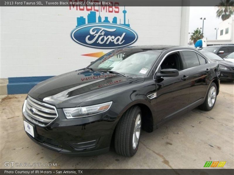 Tuxedo Black Metallic / Charcoal Black 2013 Ford Taurus SEL