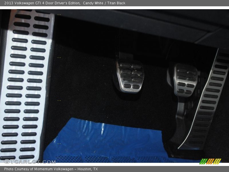 Candy White / Titan Black 2013 Volkswagen GTI 4 Door Driver's Edition