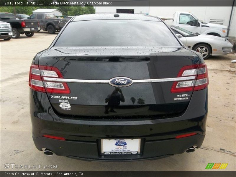 Tuxedo Black Metallic / Charcoal Black 2013 Ford Taurus SEL