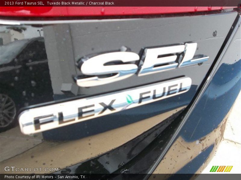 Tuxedo Black Metallic / Charcoal Black 2013 Ford Taurus SEL