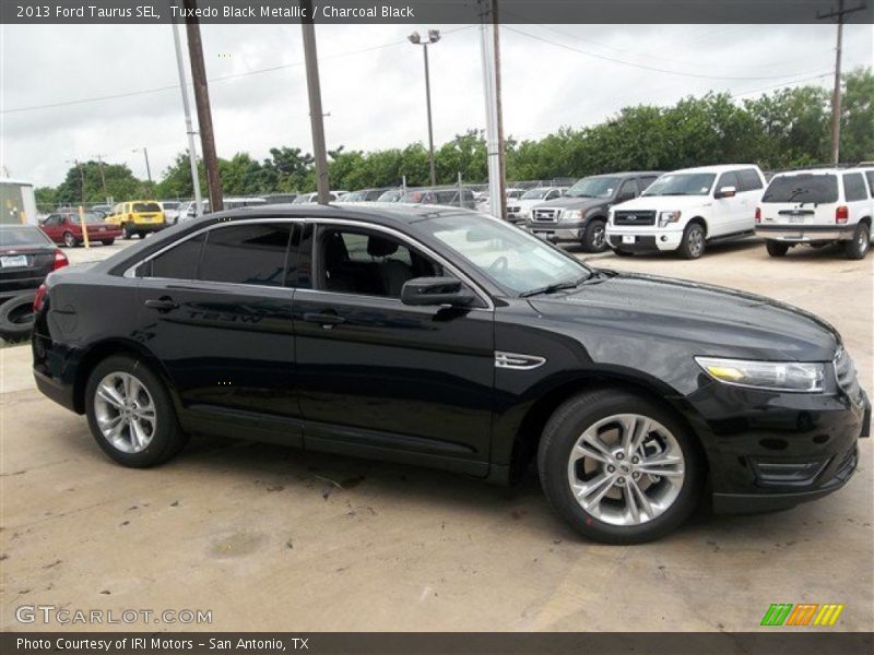 Tuxedo Black Metallic / Charcoal Black 2013 Ford Taurus SEL