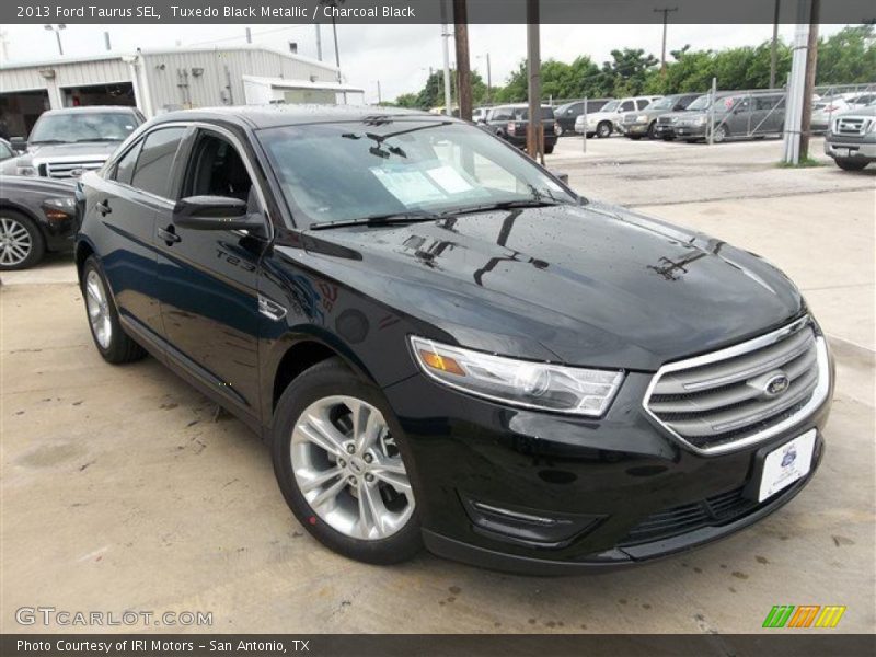 Tuxedo Black Metallic / Charcoal Black 2013 Ford Taurus SEL