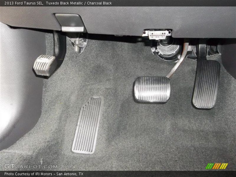 Tuxedo Black Metallic / Charcoal Black 2013 Ford Taurus SEL