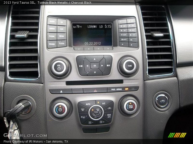 Tuxedo Black Metallic / Charcoal Black 2013 Ford Taurus SEL