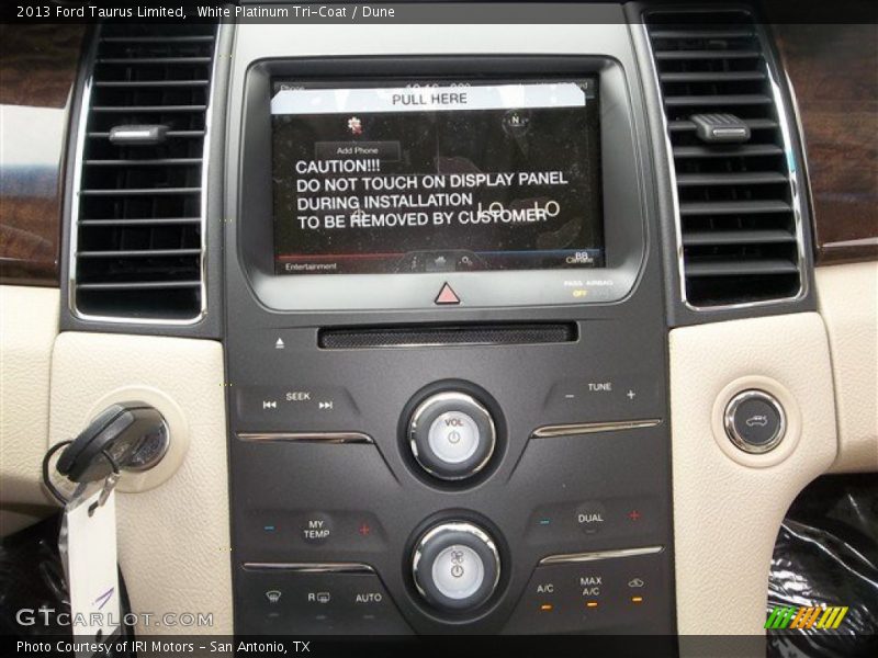 White Platinum Tri-Coat / Dune 2013 Ford Taurus Limited