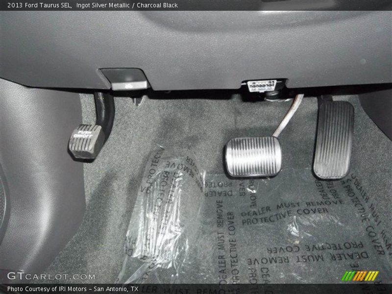 Ingot Silver Metallic / Charcoal Black 2013 Ford Taurus SEL
