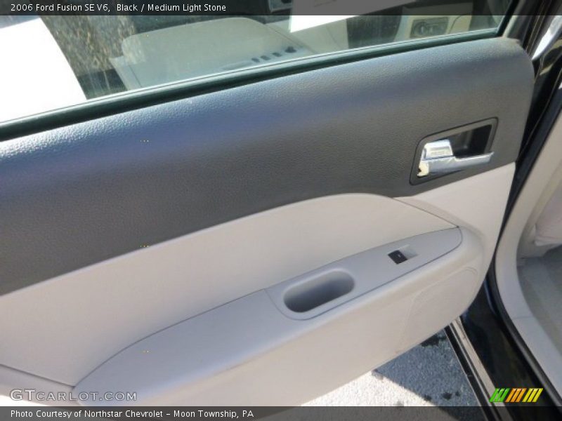 Black / Medium Light Stone 2006 Ford Fusion SE V6