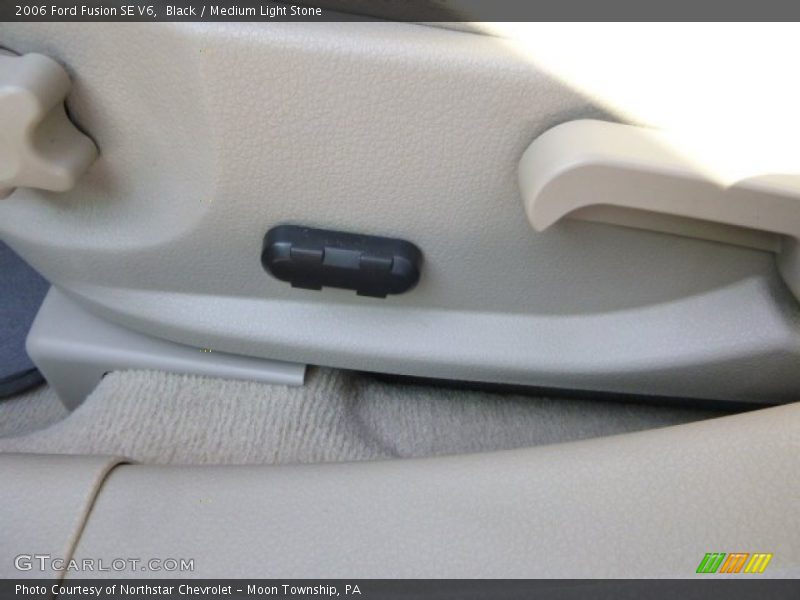 Black / Medium Light Stone 2006 Ford Fusion SE V6