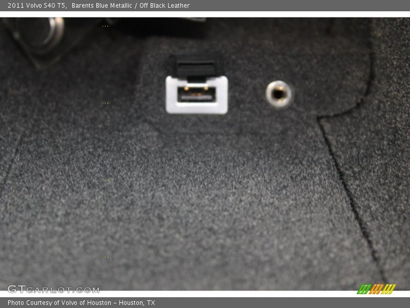 Barents Blue Metallic / Off Black Leather 2011 Volvo S40 T5