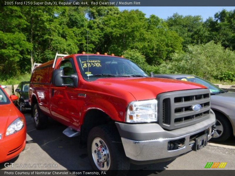 Red Clearcoat / Medium Flint 2005 Ford F250 Super Duty XL Regular Cab 4x4