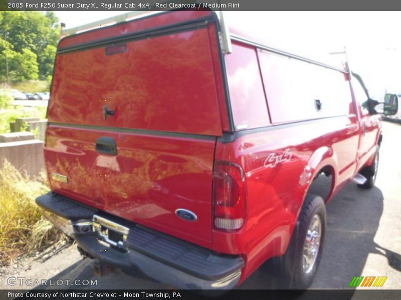 Red Clearcoat / Medium Flint 2005 Ford F250 Super Duty XL Regular Cab 4x4