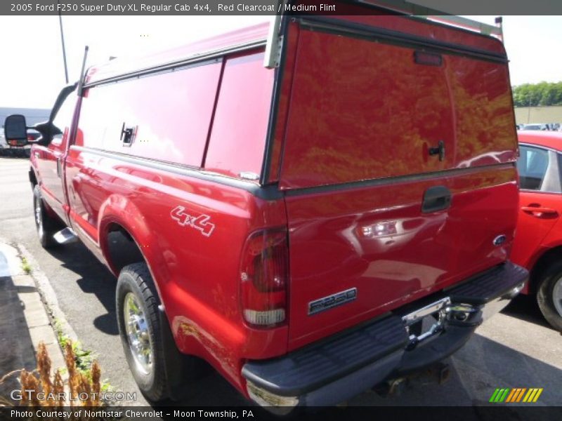 Red Clearcoat / Medium Flint 2005 Ford F250 Super Duty XL Regular Cab 4x4