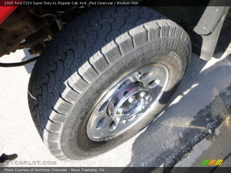 Red Clearcoat / Medium Flint 2005 Ford F250 Super Duty XL Regular Cab 4x4