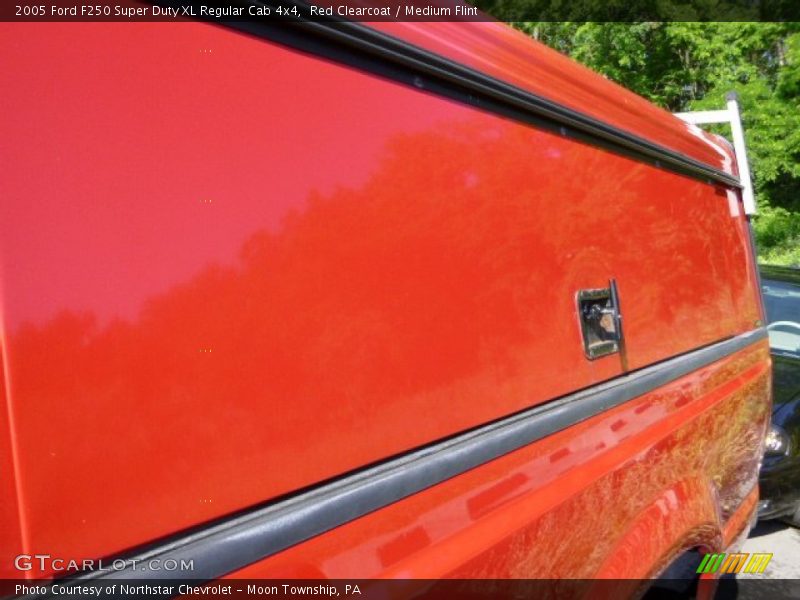 Red Clearcoat / Medium Flint 2005 Ford F250 Super Duty XL Regular Cab 4x4