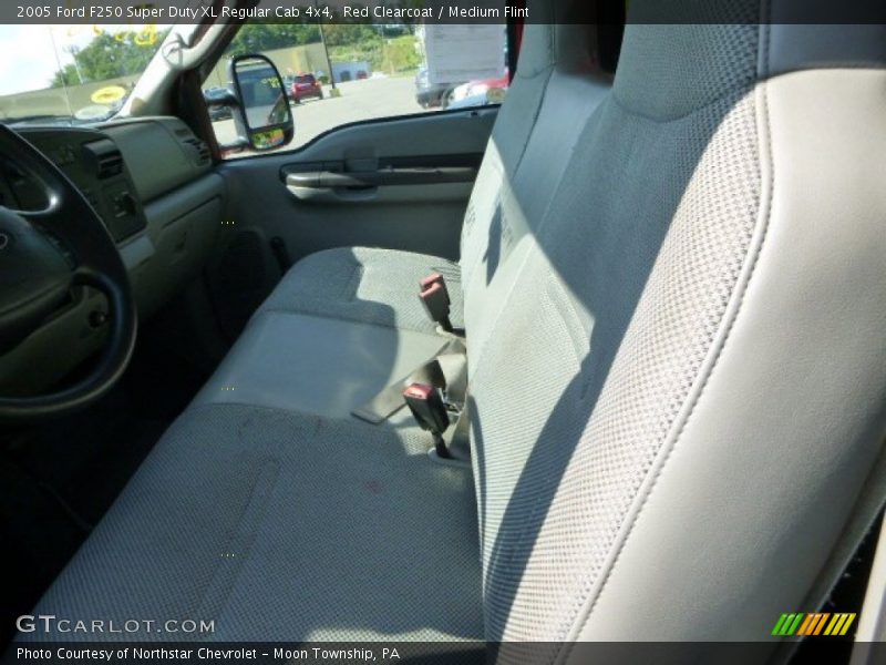 Red Clearcoat / Medium Flint 2005 Ford F250 Super Duty XL Regular Cab 4x4