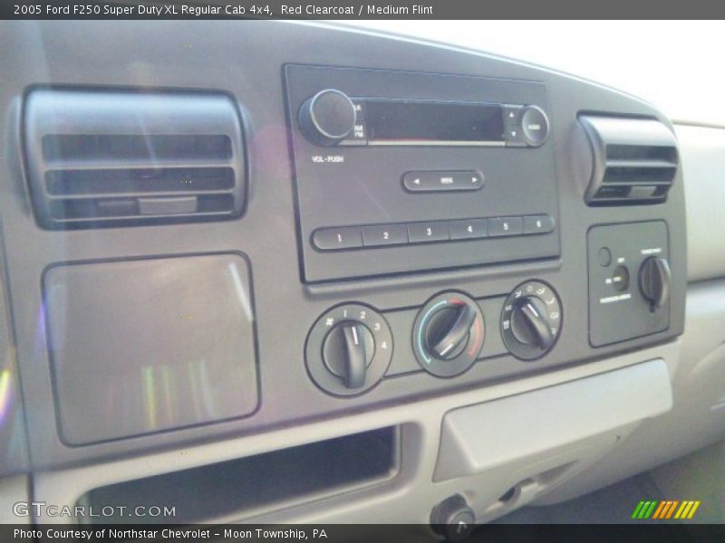 Red Clearcoat / Medium Flint 2005 Ford F250 Super Duty XL Regular Cab 4x4