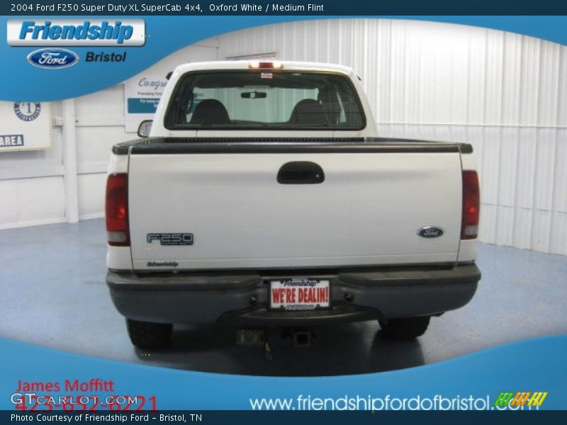 Oxford White / Medium Flint 2004 Ford F250 Super Duty XL SuperCab 4x4