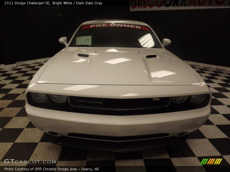 Bright White / Dark Slate Gray 2011 Dodge Challenger SE