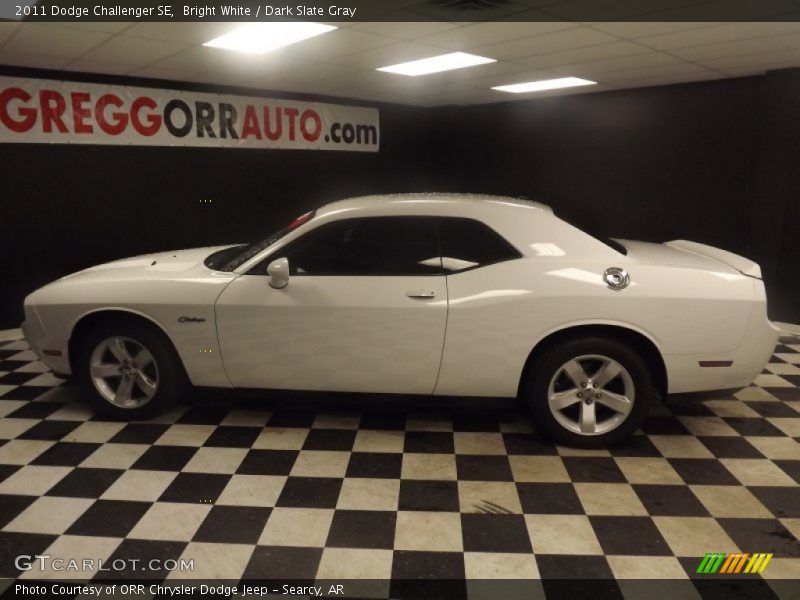 Bright White / Dark Slate Gray 2011 Dodge Challenger SE