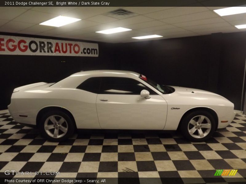 Bright White / Dark Slate Gray 2011 Dodge Challenger SE