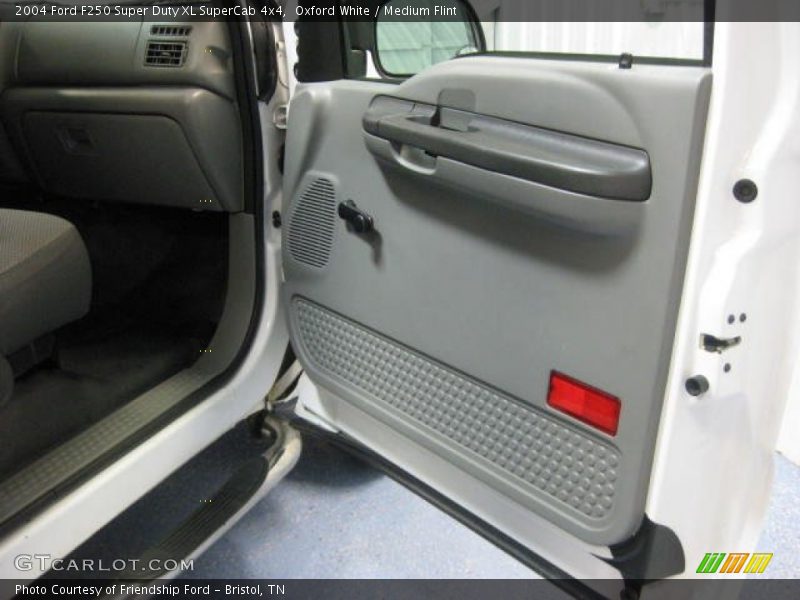 Oxford White / Medium Flint 2004 Ford F250 Super Duty XL SuperCab 4x4