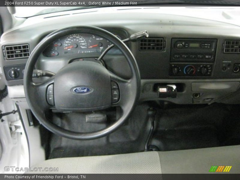 Dashboard of 2004 F250 Super Duty XL SuperCab 4x4
