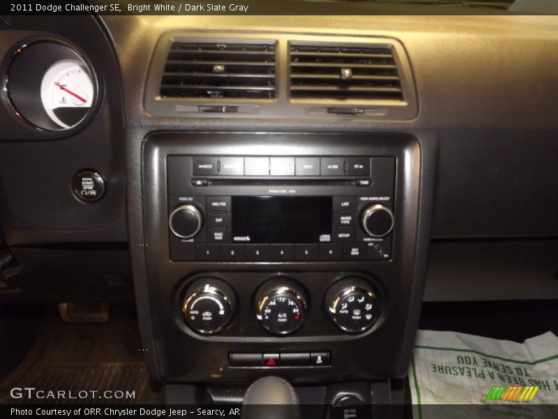 Bright White / Dark Slate Gray 2011 Dodge Challenger SE