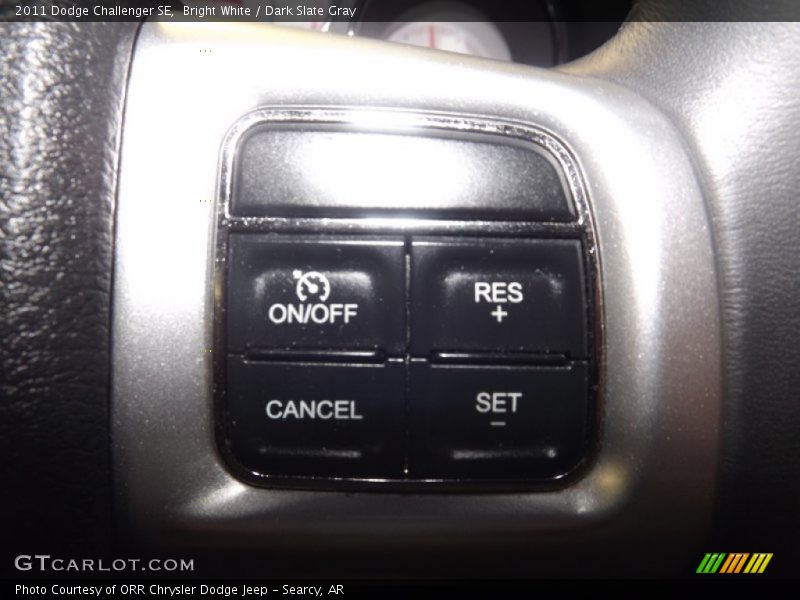 Bright White / Dark Slate Gray 2011 Dodge Challenger SE