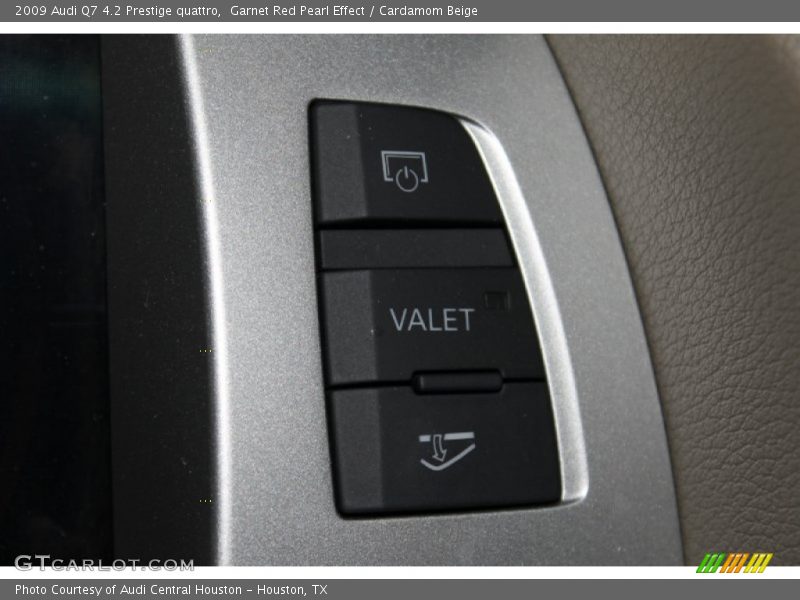 Garnet Red Pearl Effect / Cardamom Beige 2009 Audi Q7 4.2 Prestige quattro