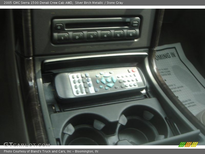 Silver Birch Metallic / Stone Gray 2005 GMC Sierra 1500 Denali Crew Cab AWD