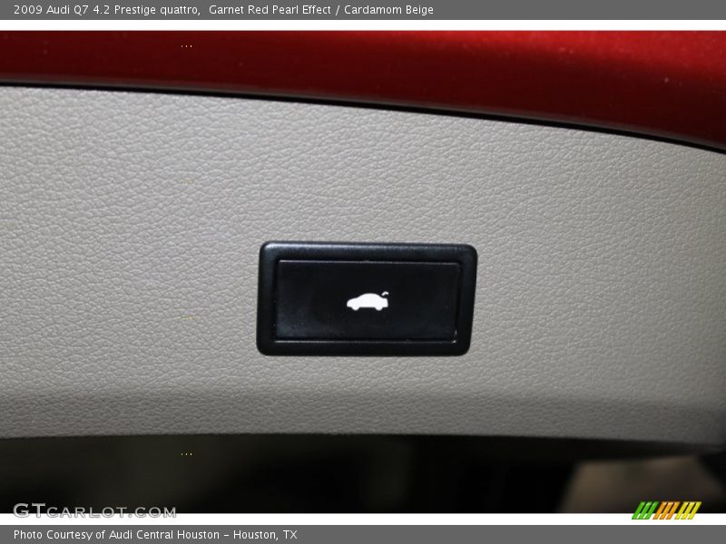 Garnet Red Pearl Effect / Cardamom Beige 2009 Audi Q7 4.2 Prestige quattro