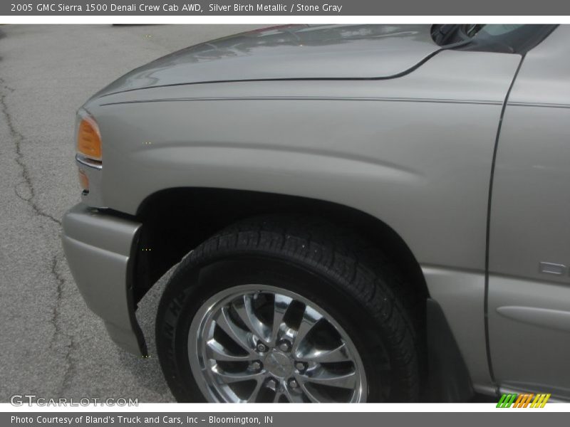 Silver Birch Metallic / Stone Gray 2005 GMC Sierra 1500 Denali Crew Cab AWD