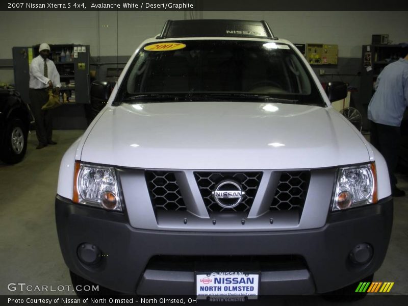 Avalanche White / Desert/Graphite 2007 Nissan Xterra S 4x4