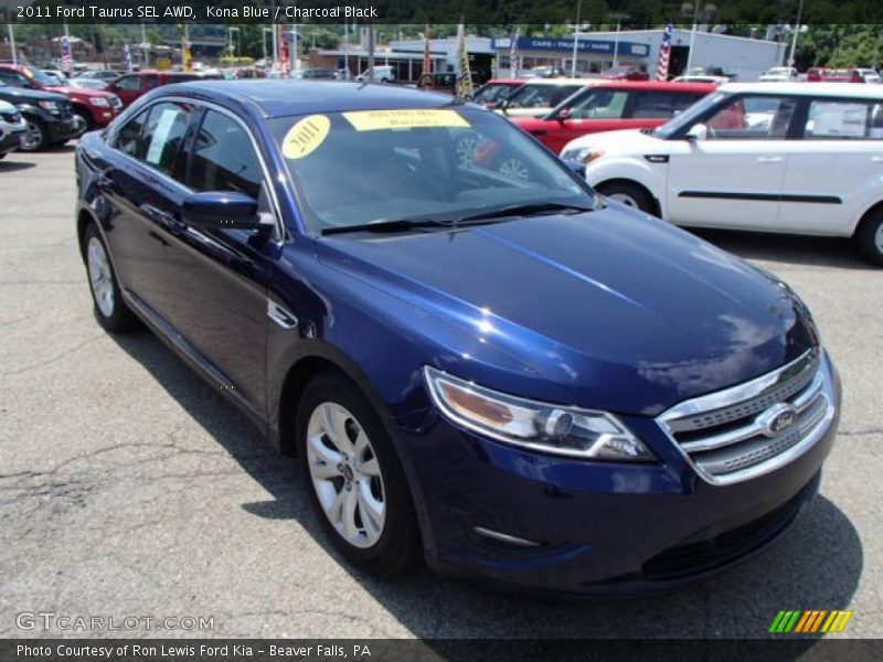 Front 3/4 View of 2011 Taurus SEL AWD