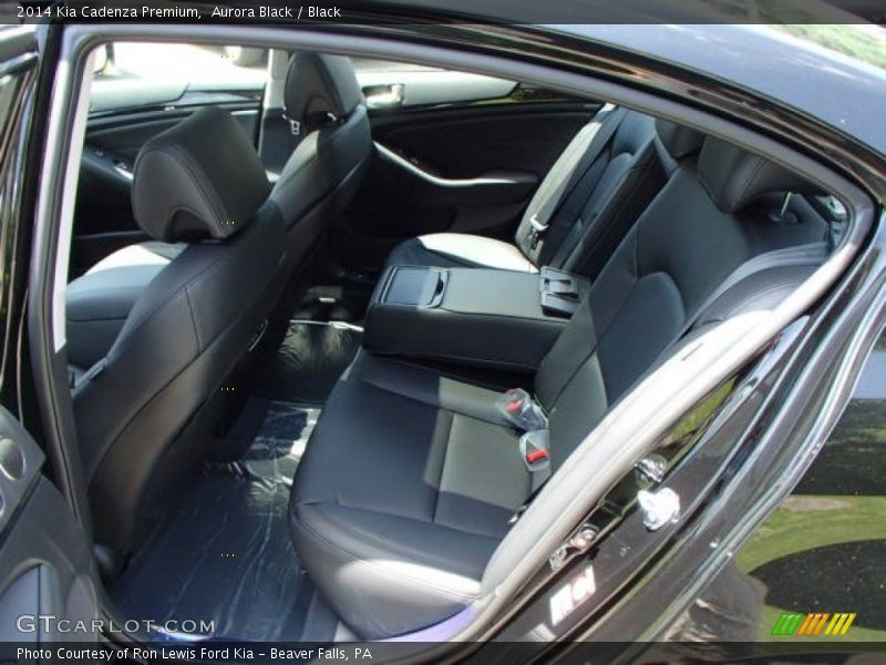 Rear Seat of 2014 Cadenza Premium