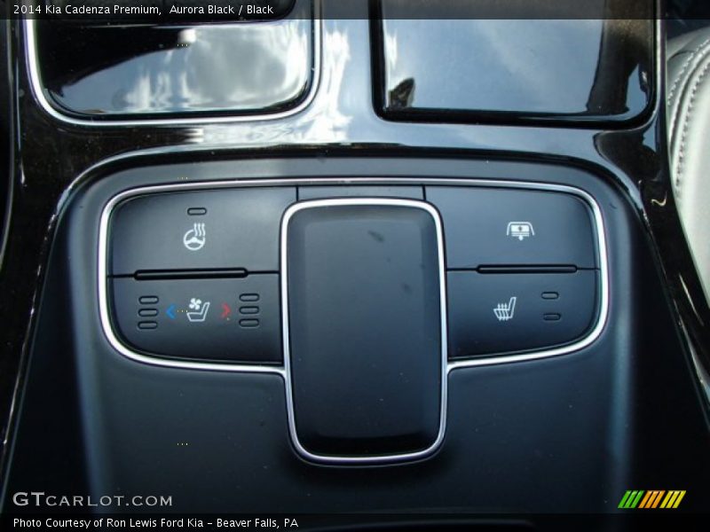 Controls of 2014 Cadenza Premium