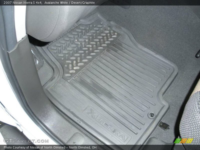 Avalanche White / Desert/Graphite 2007 Nissan Xterra S 4x4