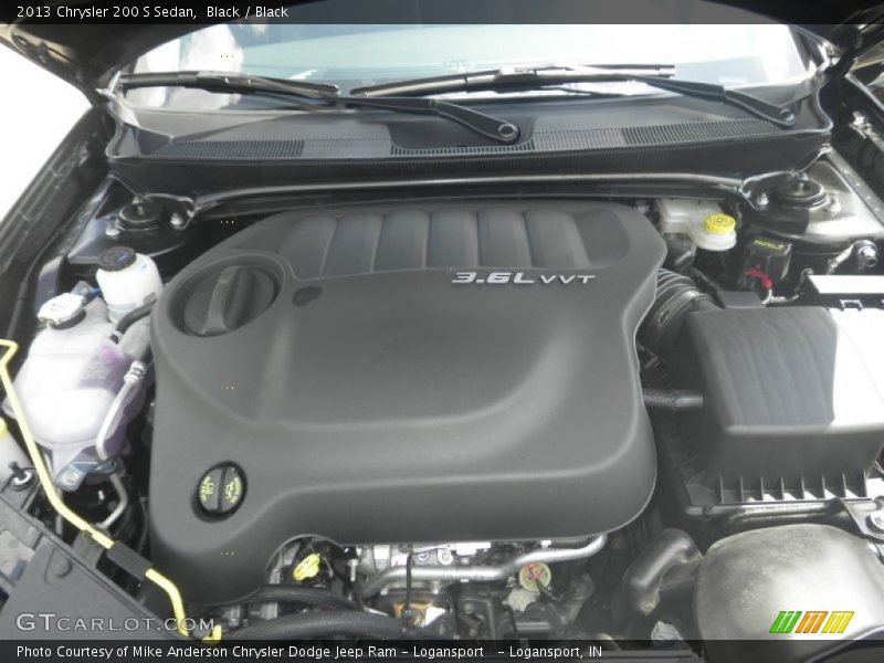 Black / Black 2013 Chrysler 200 S Sedan