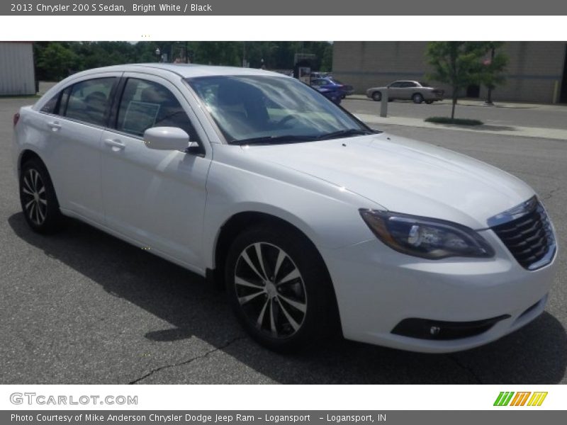Bright White / Black 2013 Chrysler 200 S Sedan