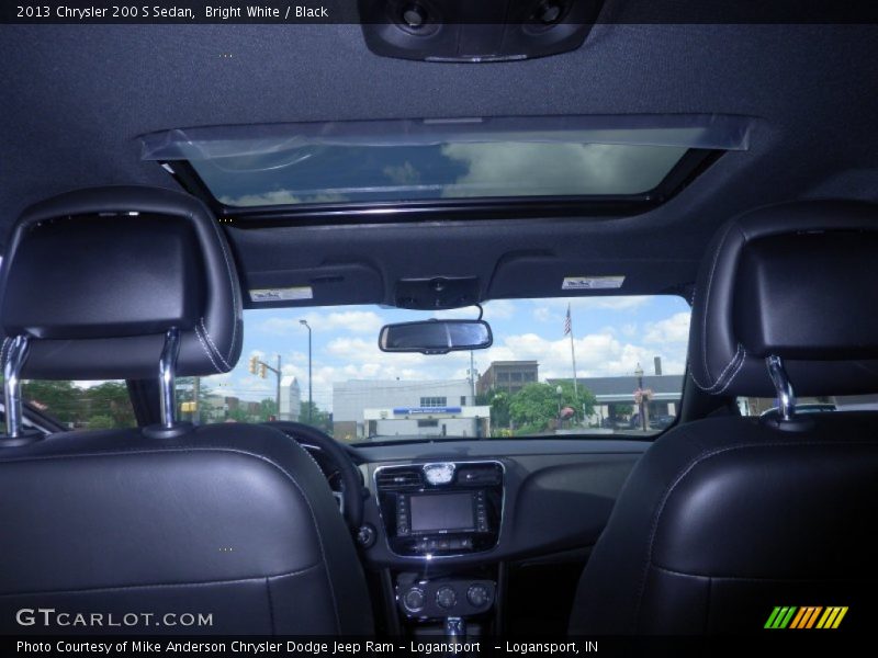 Bright White / Black 2013 Chrysler 200 S Sedan
